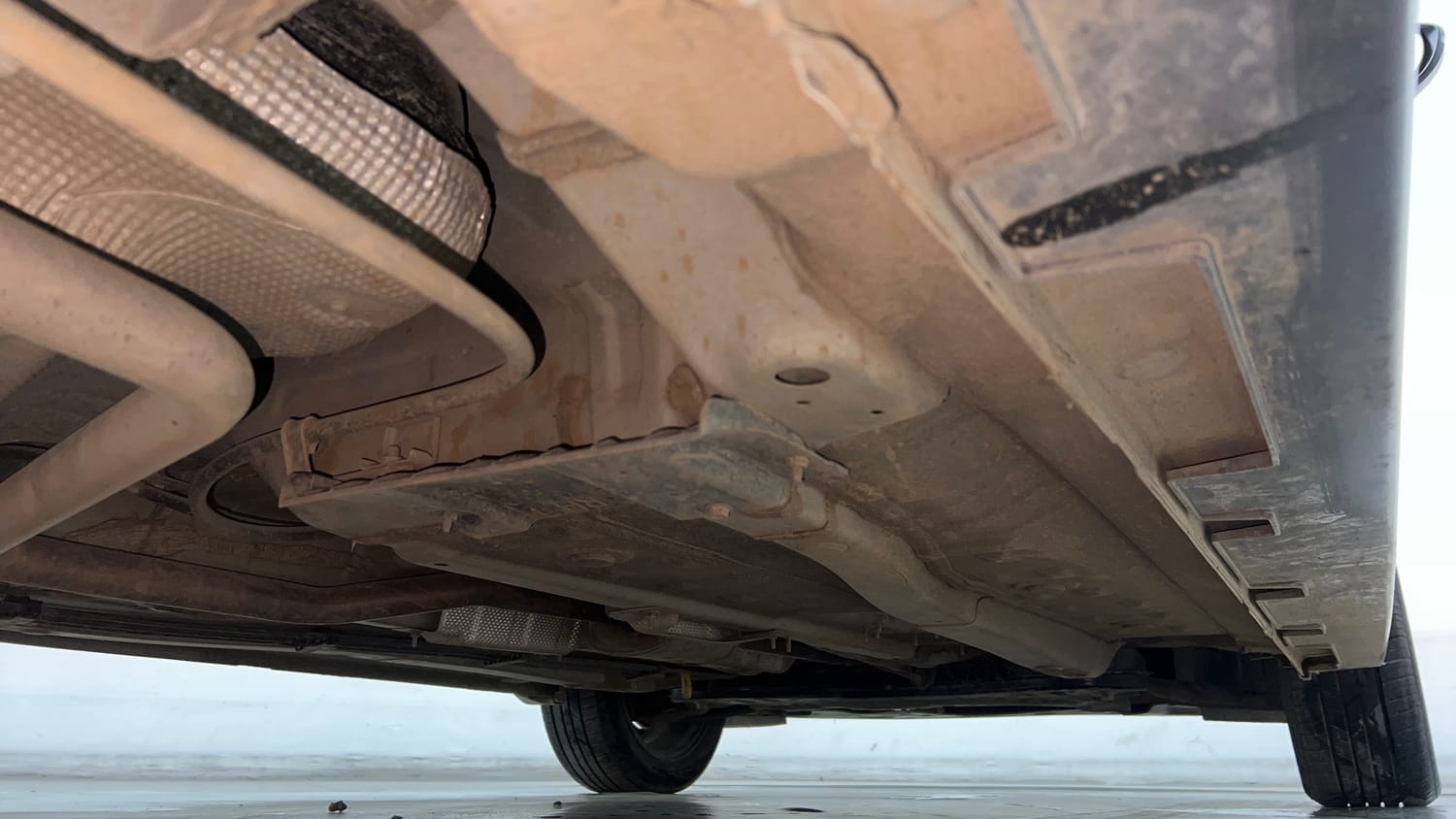 Used 2023 Hyundai i20 Asta (O) 1.2 IVT Petrol Automatic extra REAR RIGHT UNDERBODY VIEW