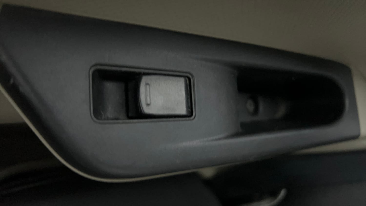 Used 2016 Maruti Suzuki Celerio VXi Petrol Manual top_features Rear power window