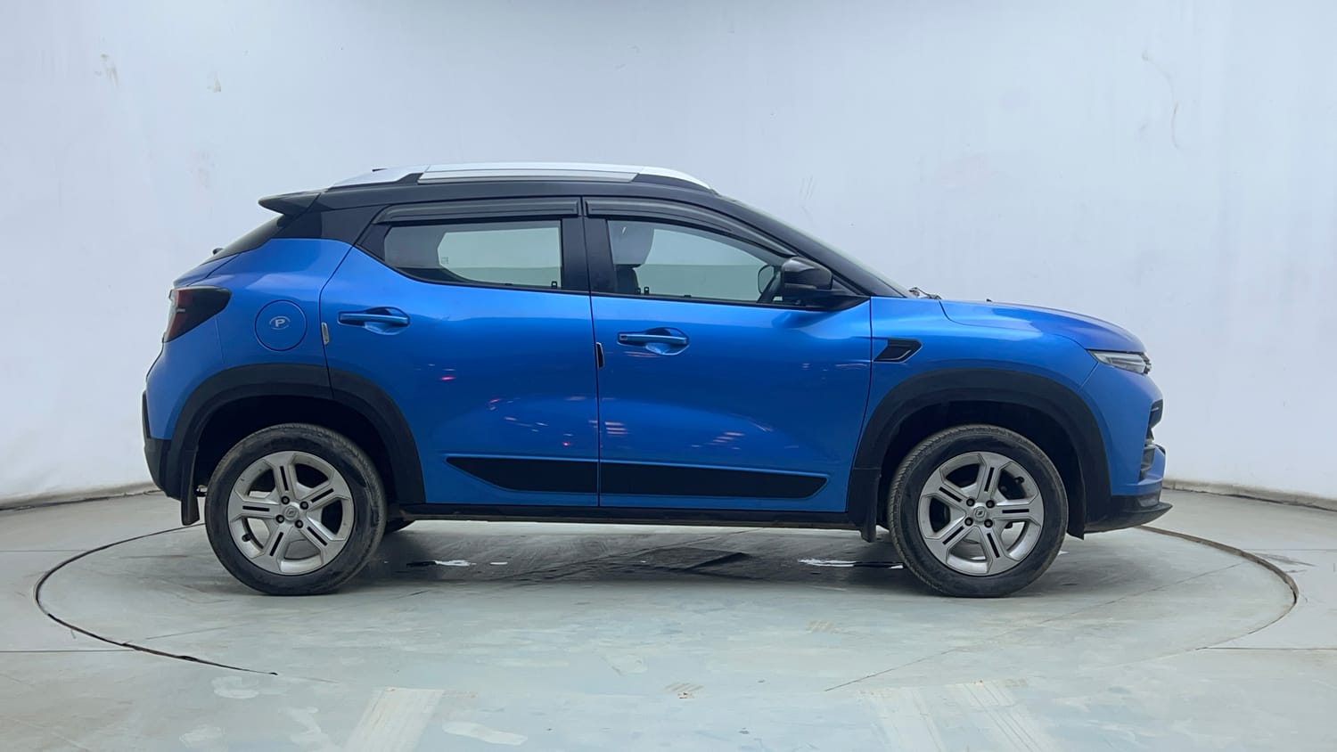 Used 2021 Renault Kiger RXT AMT Dual Tone Petrol Automatic exterior RIGHT SIDE VIEW
