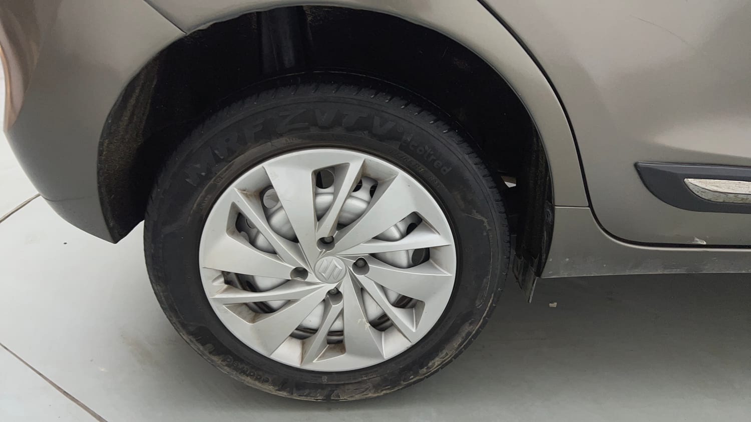 Used 2021 Maruti Suzuki Baleno Sigma Petrol Manual tyres RIGHT REAR TYRE RIM VIEW