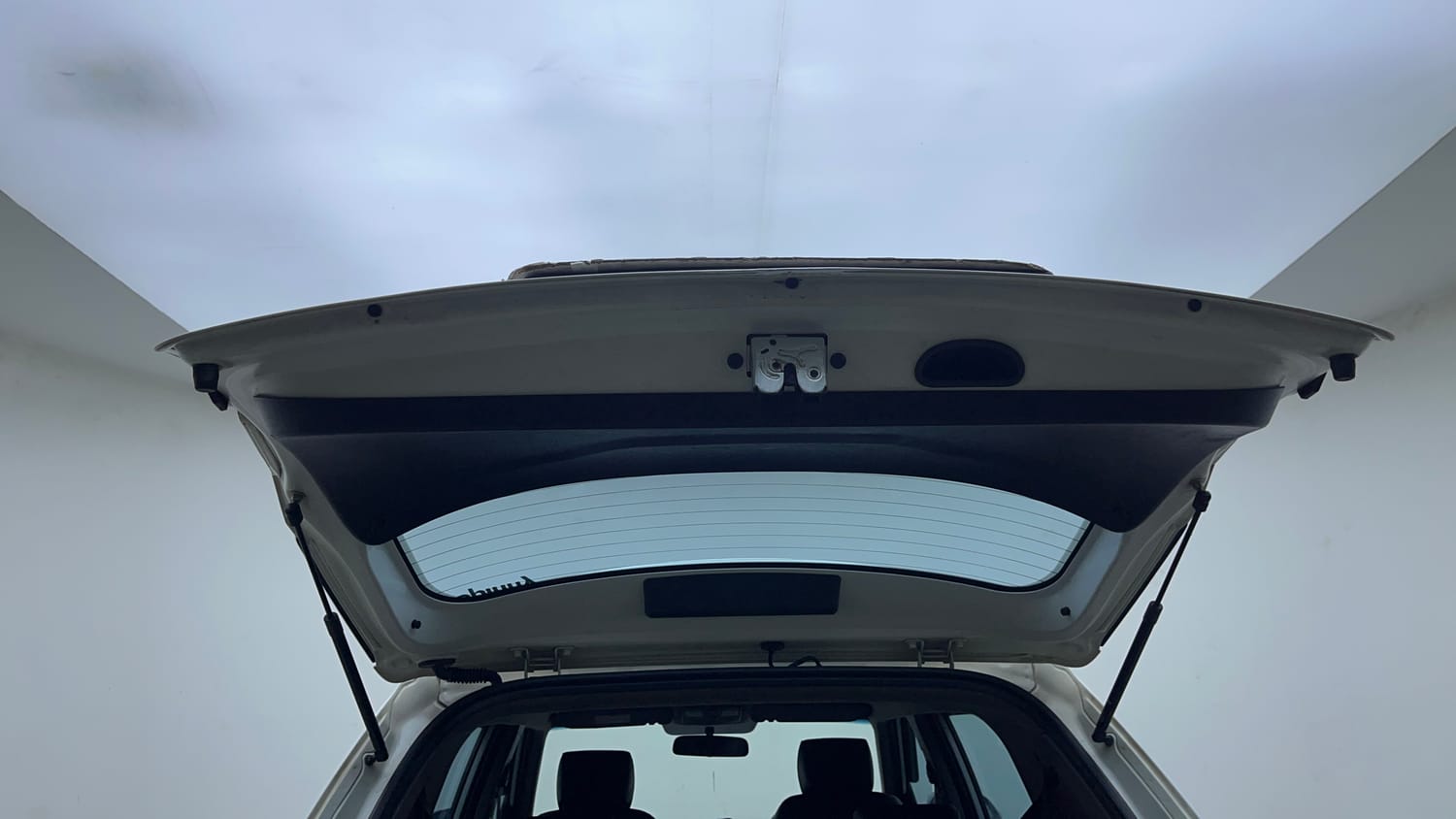 Used 2018 Hyundai Creta SX 1.6 CRDI (O) Diesel Manual interior DICKY DOOR OPEN VIEW