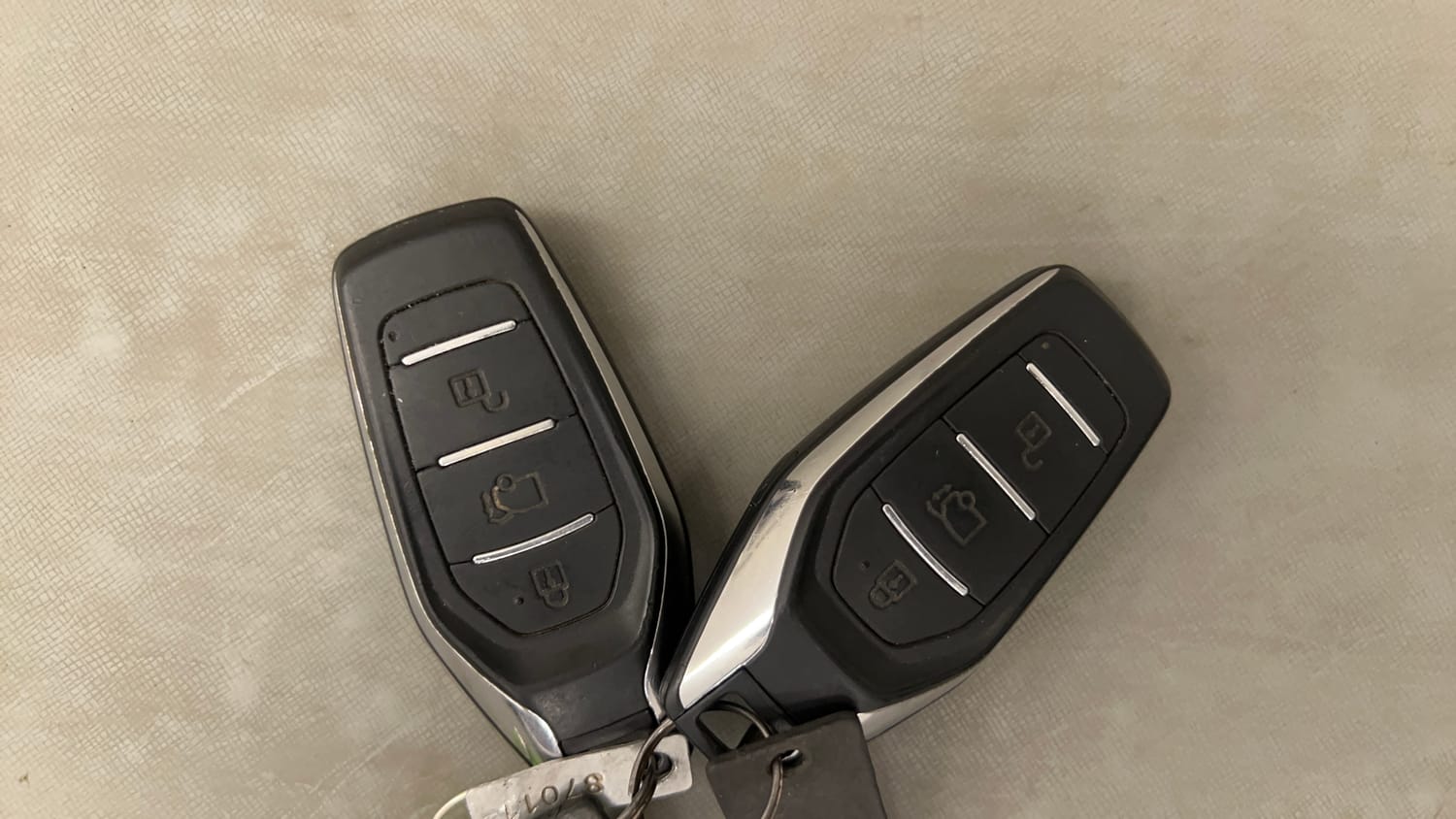Used 2018 Mahindra XUV500 W11 Diesel Manual extra CAR KEY VIEW