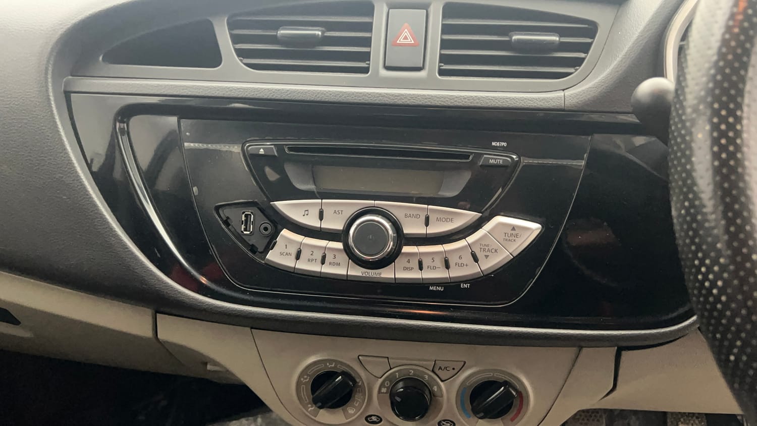 Used 2017 Maruti Suzuki Alto K10 VXi Petrol Manual top_features Integrated (in-dash) music system
