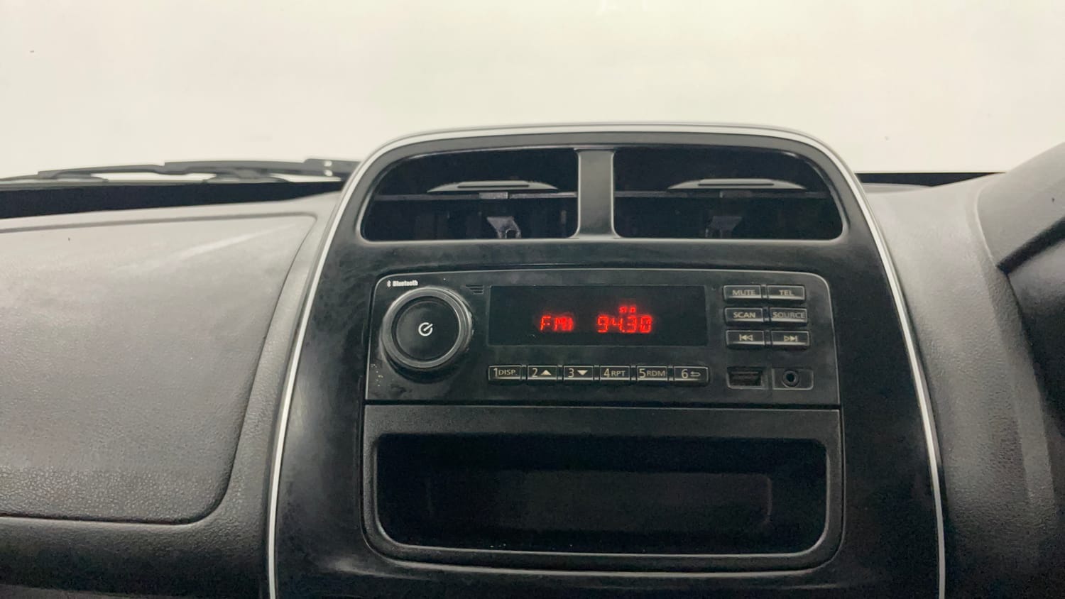 Used 2018 Renault Kwid RXL Petrol Manual interior MUSIC SYSTEM & AC CONTROL VIEW