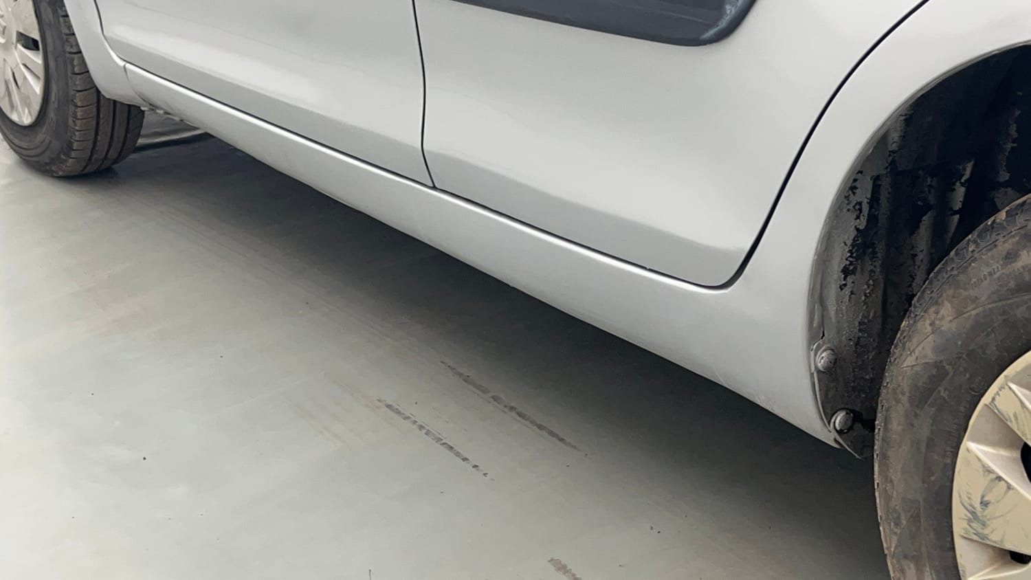 Used 2013 Maruti Suzuki Swift VXi Petrol Manual dents MINOR DENT