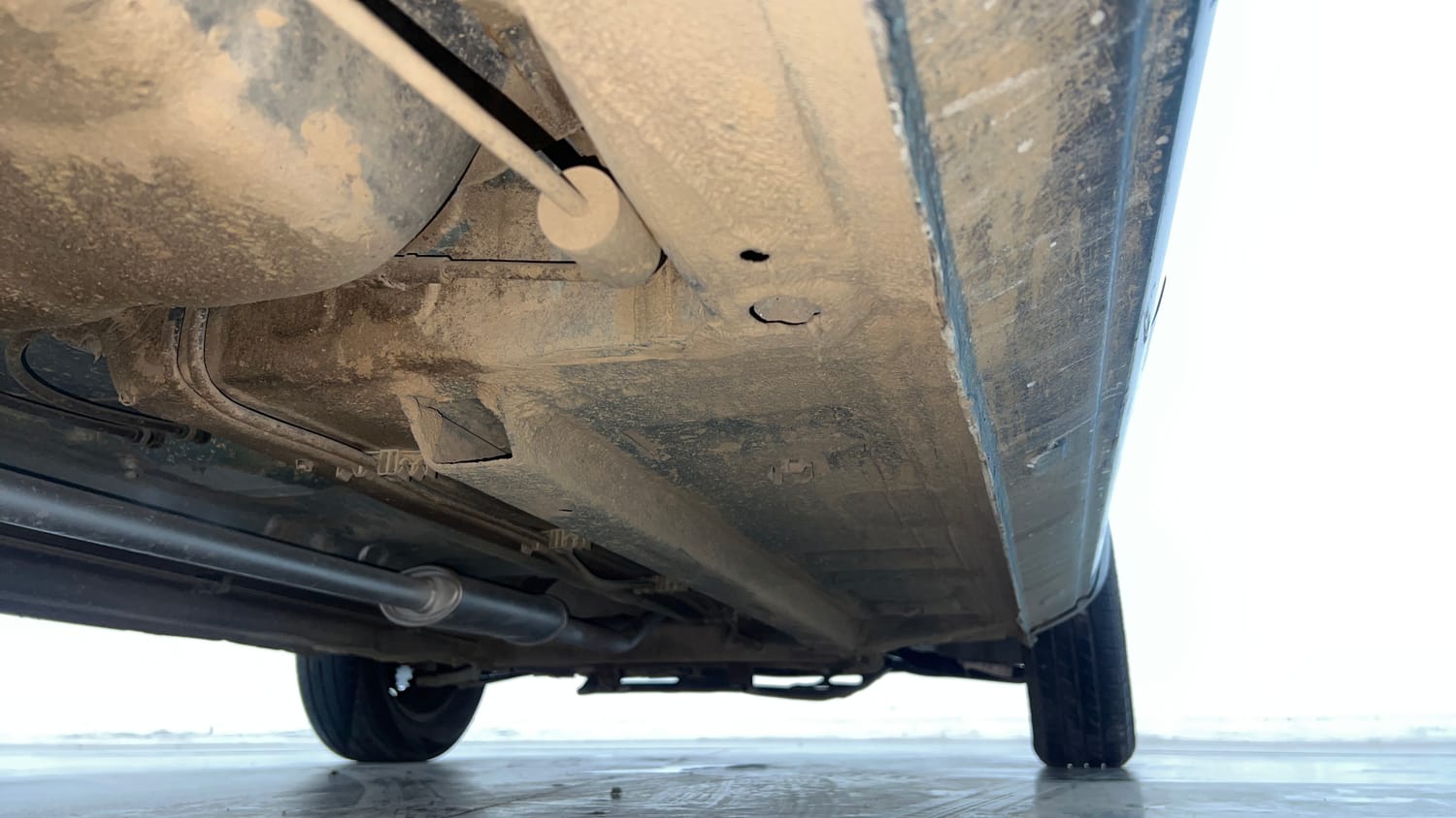 Used 2021 Renault Kwid RXT 1.0 AMT (O) Petrol Automatic extra REAR RIGHT UNDERBODY VIEW