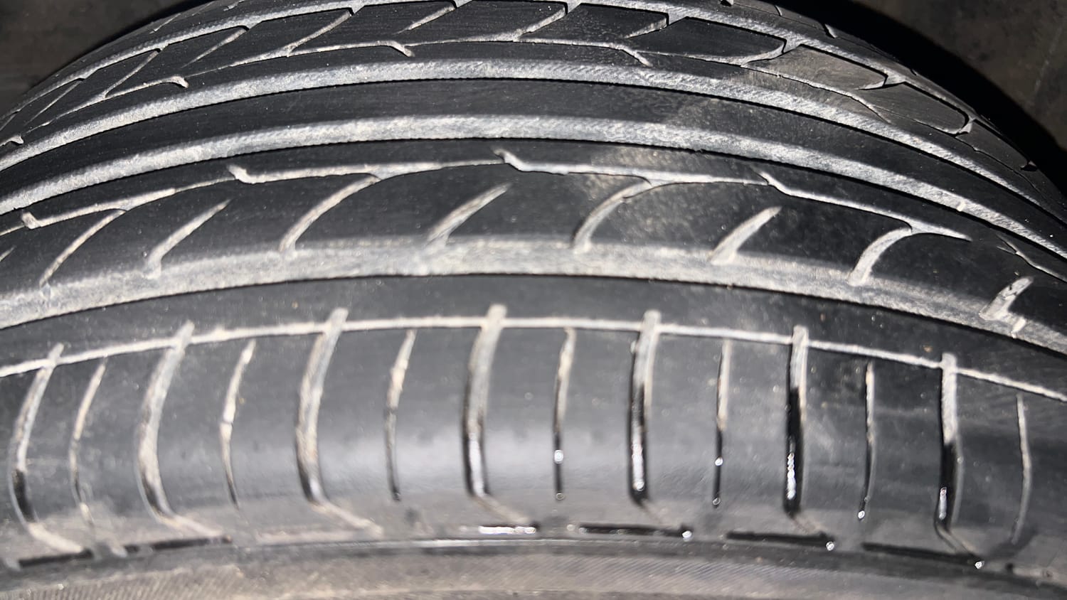 Used 2018 Maruti Suzuki Baleno Alpha 1.2 Petrol Manual tyres LEFT FRONT TYRE TREAD VIEW