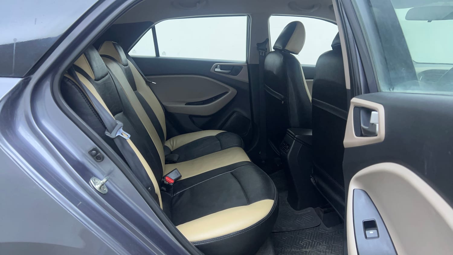 Used 2019 Hyundai Elite i20 Sportz Plus 1.2 Petrol Manual interior RIGHT SIDE REAR DOOR CABIN VIEW