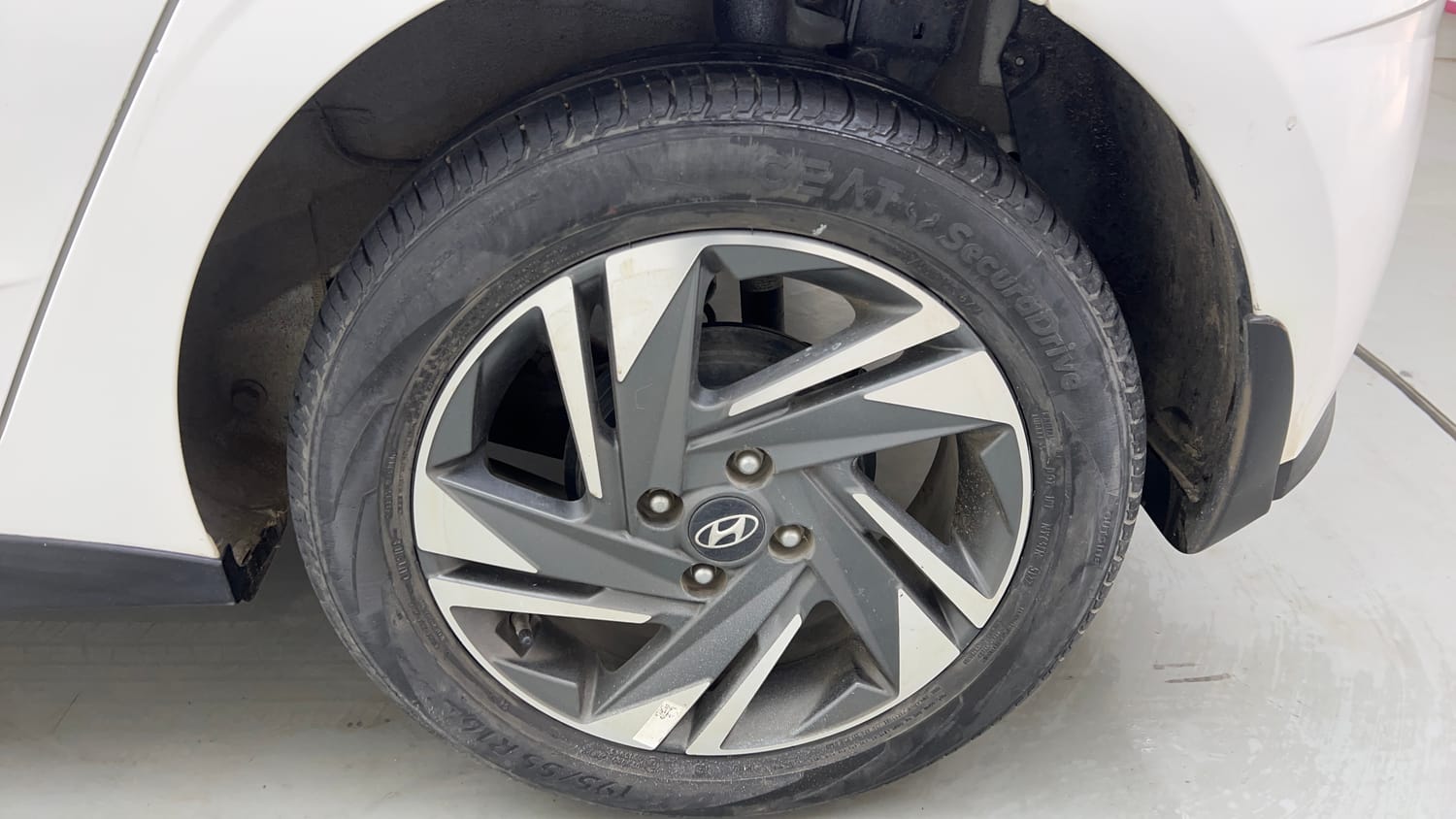 Used 2023 Hyundai i20 Asta (O) 1.2 IVT Petrol Automatic tyres LEFT REAR TYRE RIM VIEW