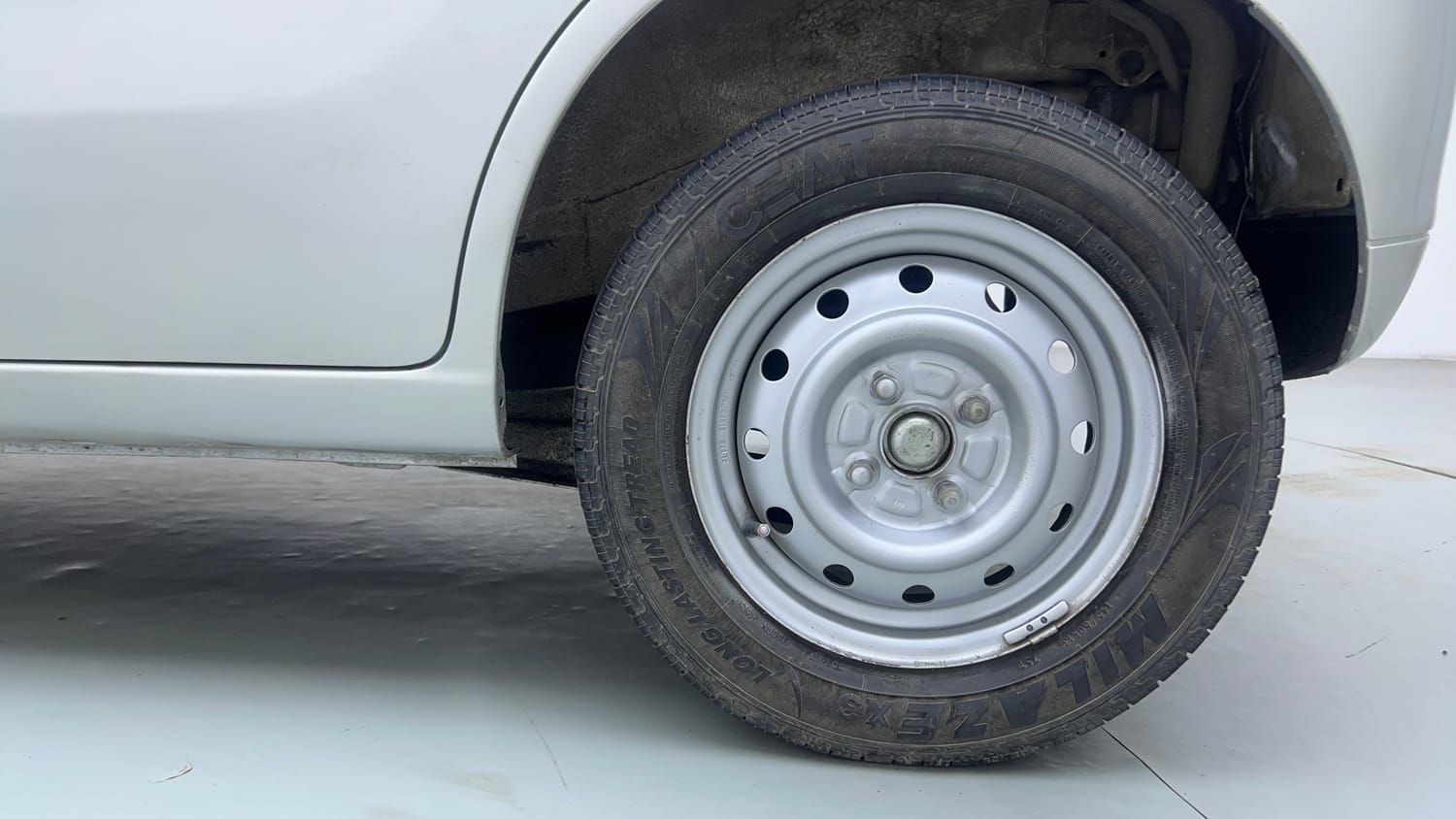 Used 2016 Maruti Suzuki Wagon R LXI CNG Cng Manual tyres LEFT REAR TYRE RIM VIEW