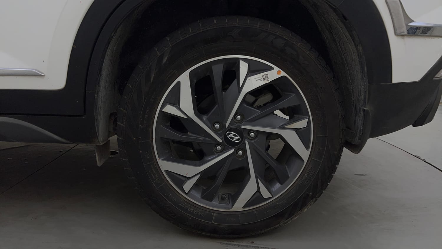 Used 2023 Hyundai Creta SX (O) 1.5 Petrol IVT Petrol Automatic tyres LEFT REAR TYRE RIM VIEW