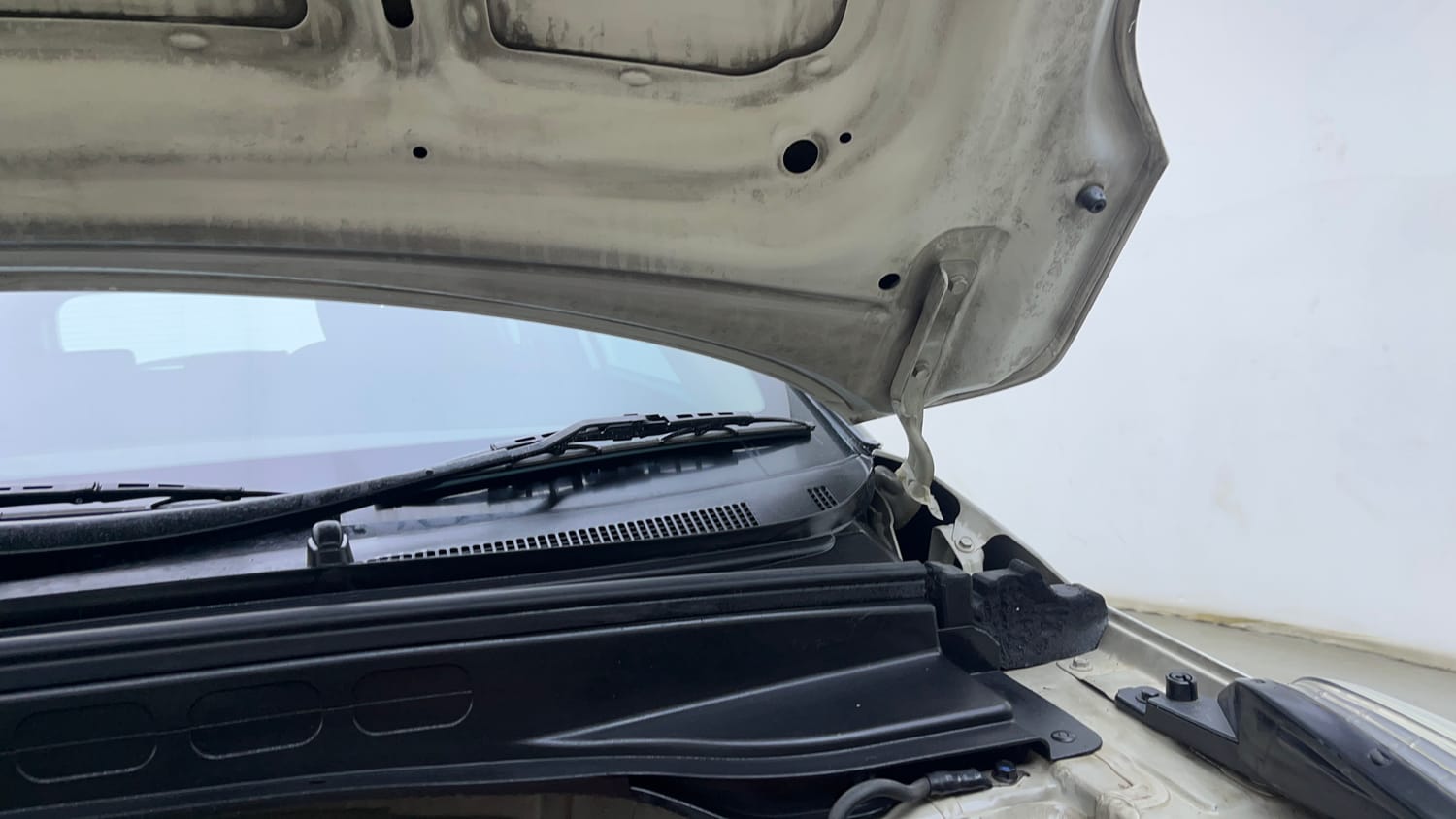 Used 2018 Hyundai Creta SX 1.6 CRDI (O) Diesel Manual engine ENGINE LEFT SIDE HINGE & APRON VIEW