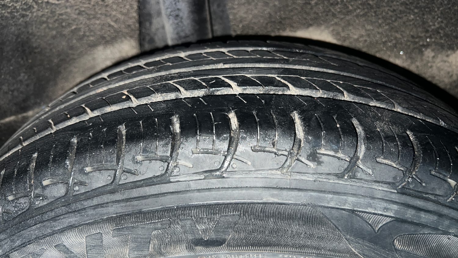Used 2017 Maruti Suzuki Baleno Delta 1.2 Petrol Manual tyres RIGHT REAR TYRE TREAD VIEW