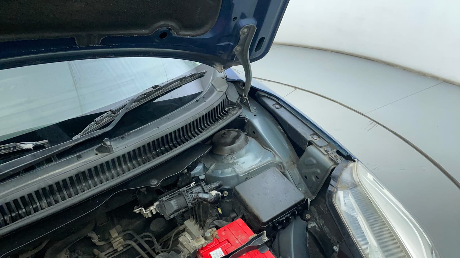 Used 2018 Maruti Suzuki Baleno Delta 1.2 Petrol Manual engine ENGINE LEFT SIDE HINGE & APRON VIEW