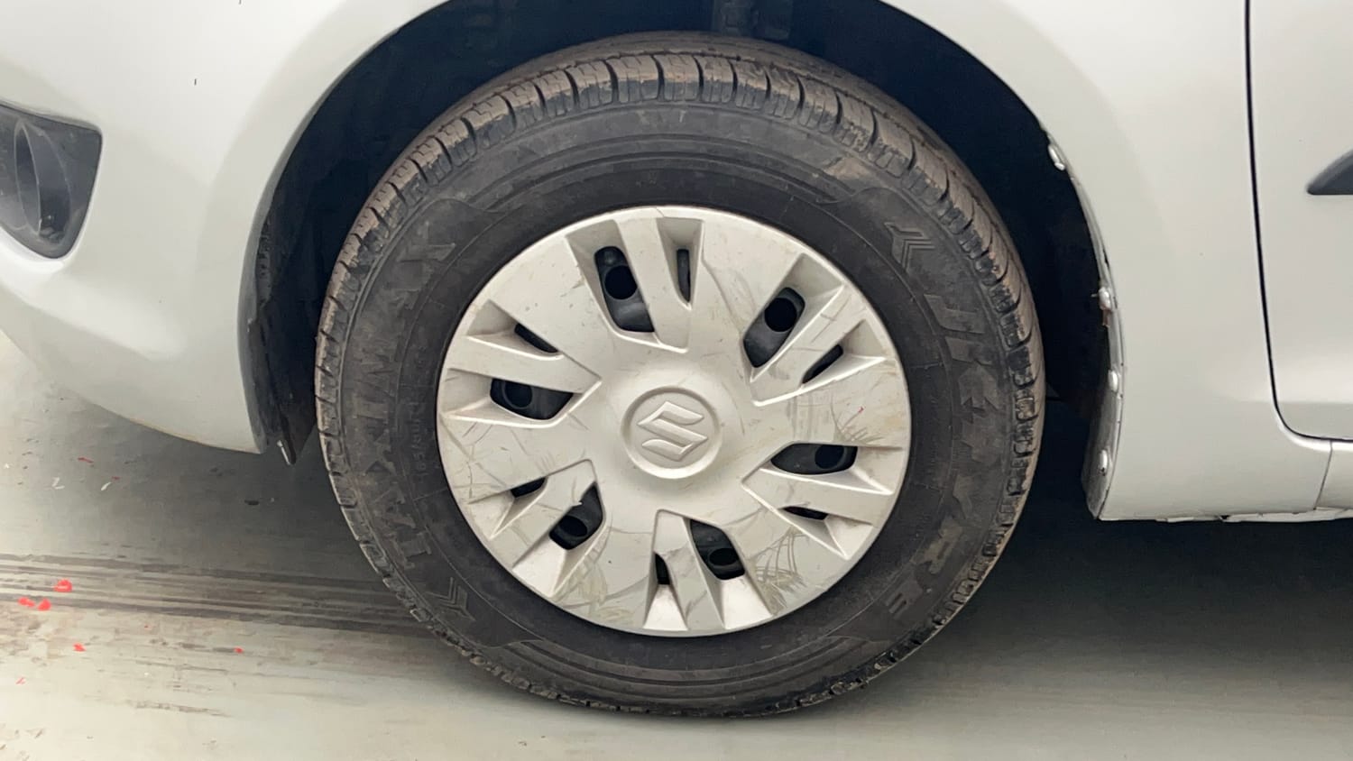 Used 2013 Maruti Suzuki Swift VXi Petrol Manual tyres LEFT FRONT TYRE RIM VIEW