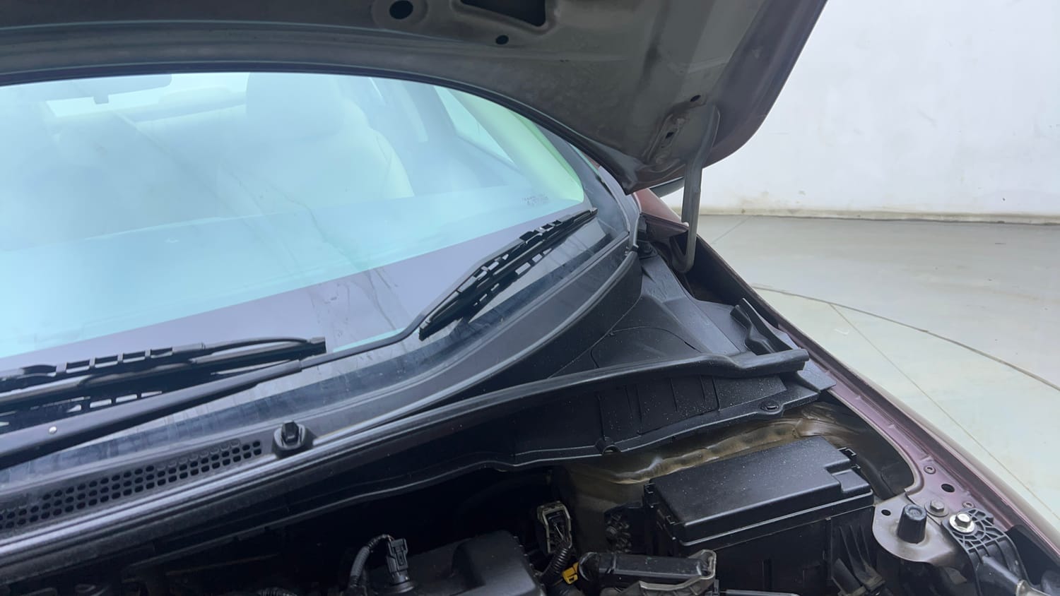 Used 2015 Honda City V Petrol Manual engine ENGINE LEFT SIDE HINGE & APRON VIEW