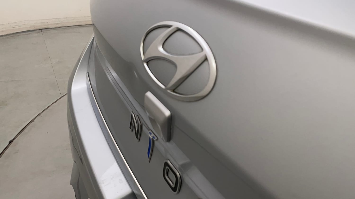 Used 2022 Hyundai Grand i10 Nios Sportz AMT 1.2 Kappa VTVT Petrol Automatic dents MINOR SCRATCH