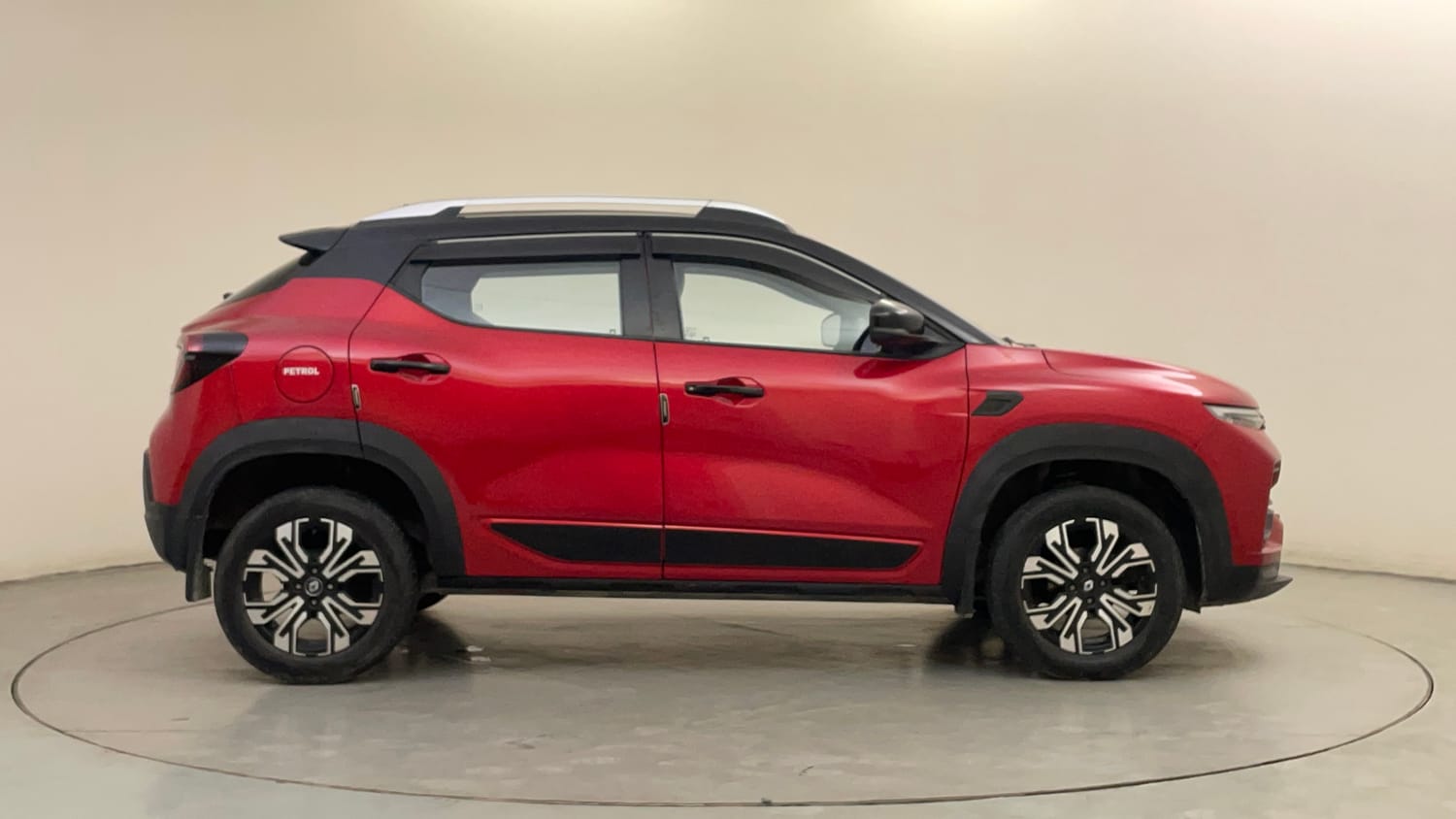Used 2023 Renault Kiger RXT MT Petrol Manual exterior RIGHT SIDE VIEW
