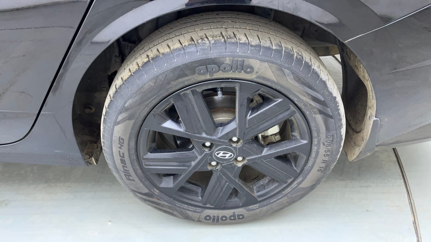 Used 2024 Hyundai Verna SX (O) 1.5 Turbo Petrol DCT Petrol Automatic tyres LEFT REAR TYRE RIM VIEW