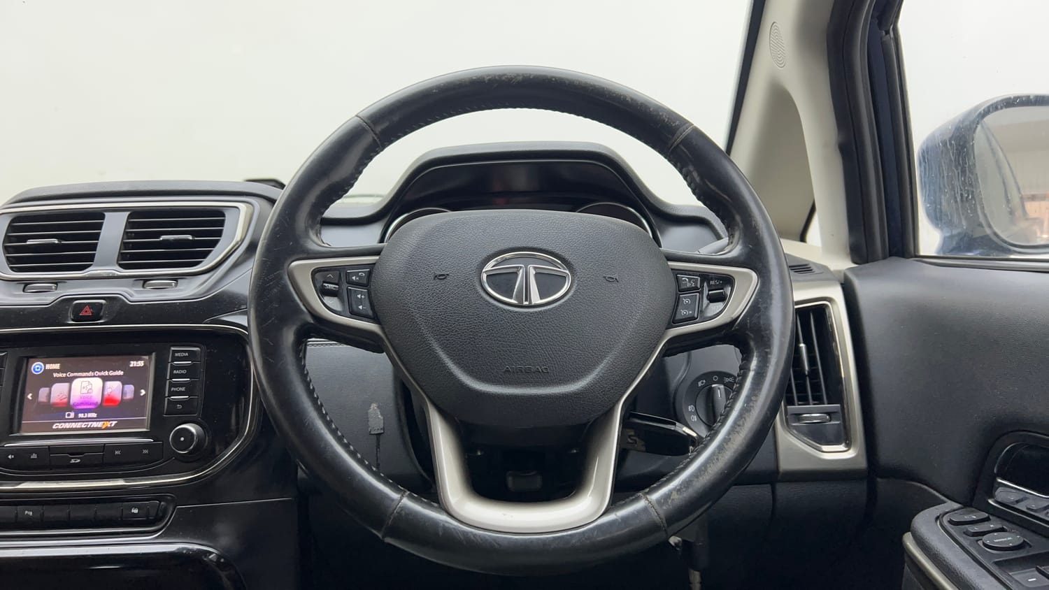 Used 2018 Tata Hexa XTA 4x2 7 STR Diesel Automatic interior STEERING VIEW