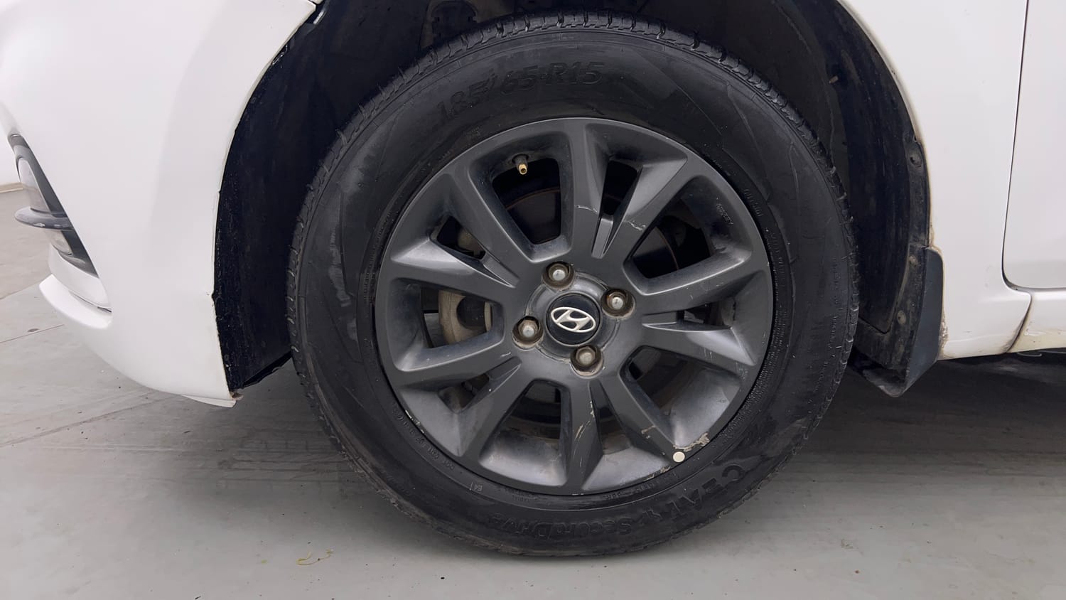 Used 2019 Hyundai Elite i20 Sportz 1.2 Petrol Manual tyres LEFT FRONT TYRE RIM VIEW