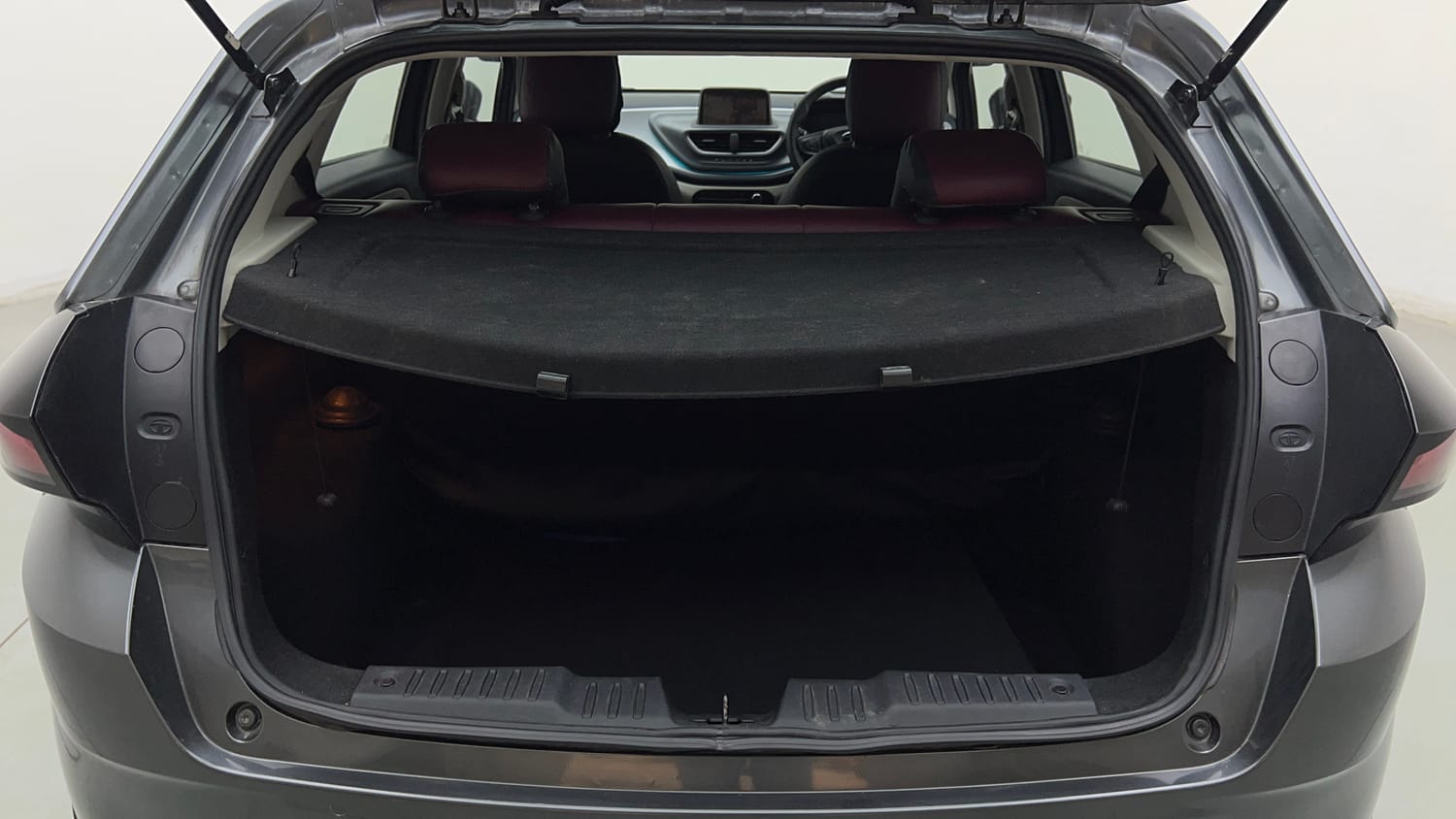 Used 2024 Tata Altroz XZ Petrol Petrol Manual interior DICKY INSIDE VIEW