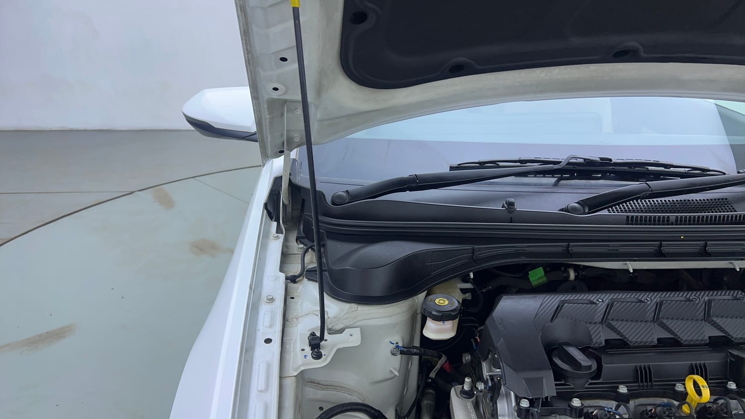 Used 2023 Hyundai Verna SX (O) 1.5 Petrol IVT Petrol Automatic engine ENGINE RIGHT SIDE HINGE & APRON VIEW