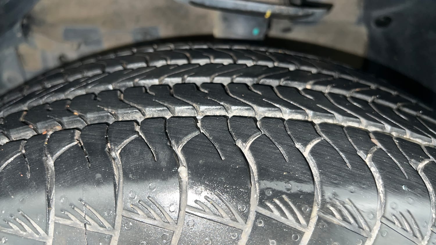 Used 2023 Maruti Suzuki Grand Vitara Zeta Smart Hybrid Petrol Manual tyres LEFT FRONT TYRE TREAD VIEW