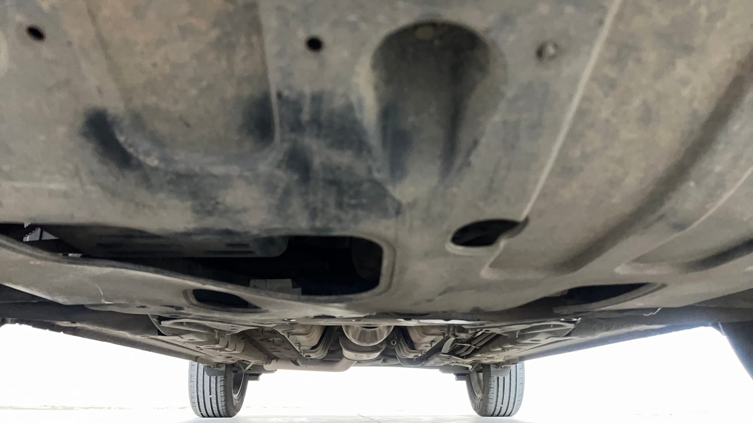 Used 2020 Hyundai Venue SX Plus 1.0 Turbo DCT Petrol Automatic extra FRONT LEFT UNDERBODY VIEW