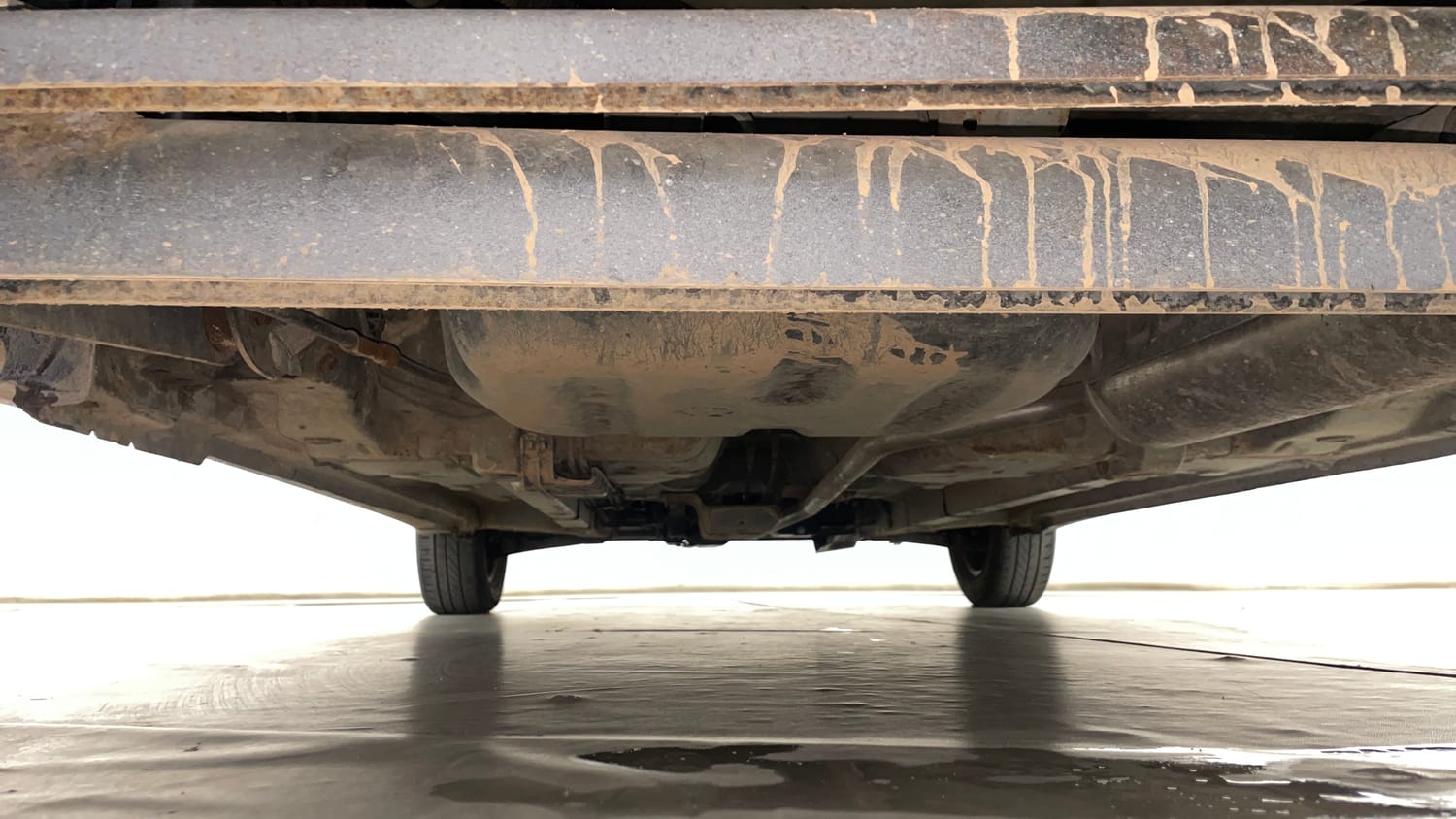 Used 2014 Hyundai Eon Magna Petrol Manual extra REAR UNDERBODY VIEW (TAKEN FROM REAR)