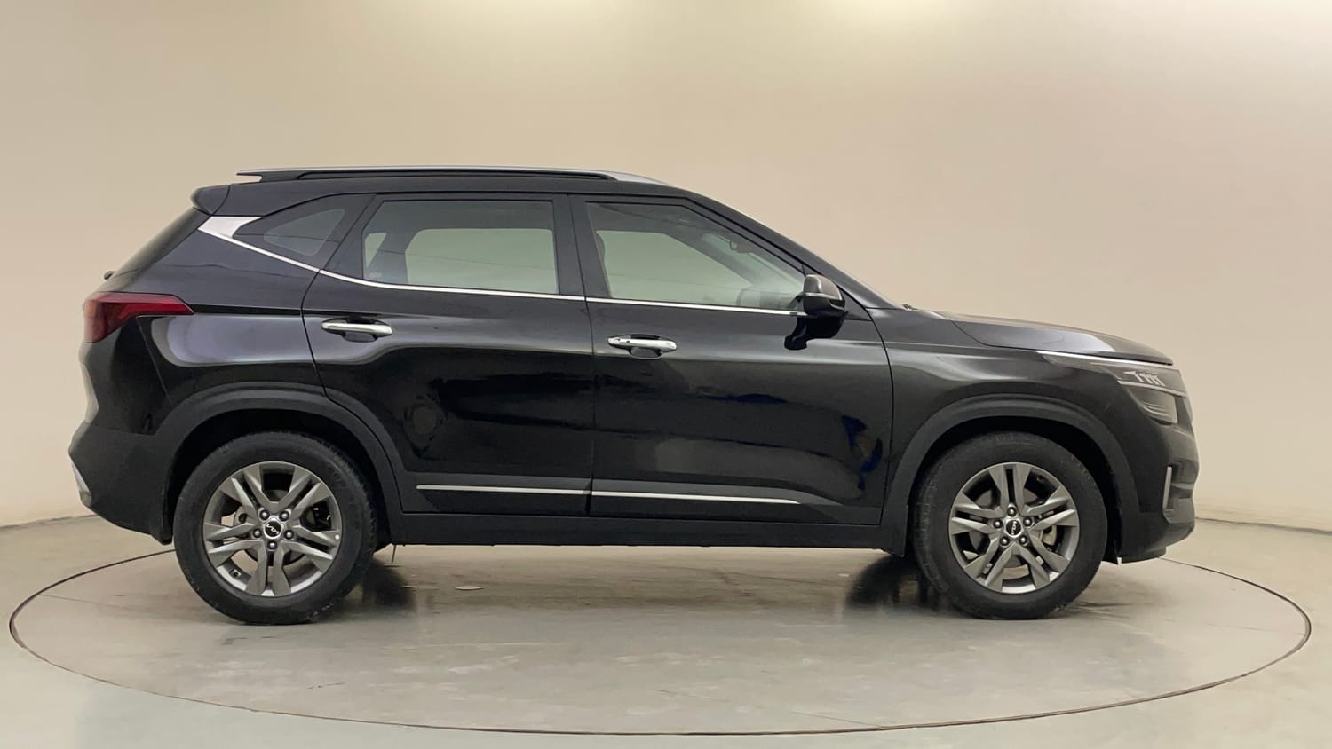 Used 2023 Kia Seltos HTX 1.5 Petrol Manual exterior RIGHT SIDE VIEW