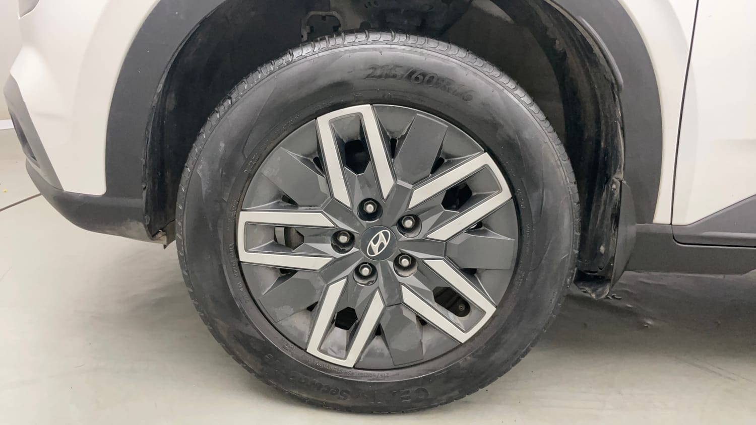 Used 2022 Hyundai Venue SX 1.0 Turbo Petrol Manual tyres LEFT FRONT TYRE RIM VIEW