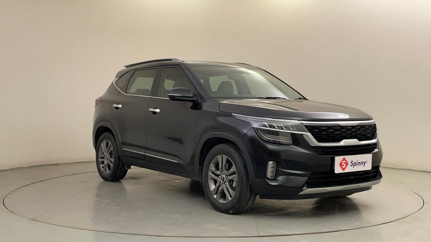Used 2023 Kia Seltos HTX 1.5 Petrol Manual exterior RIGHT FRONT CORNER VIEW