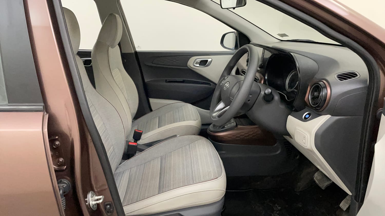 Used 2022 Hyundai Aura SX Plus 1.2 AMT Petrol Petrol Automatic interior RIGHT SIDE FRONT DOOR CABIN VIEW