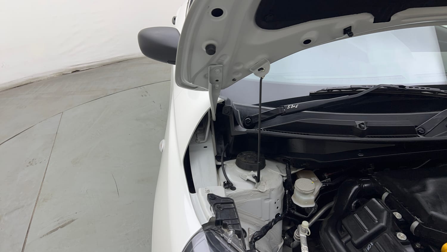 Used 2025 Maruti Suzuki Swift LXi Petrol Manual engine ENGINE RIGHT SIDE HINGE & APRON VIEW