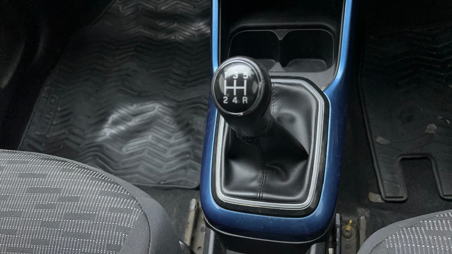 Used 2019 Maruti Suzuki Ignis Delta 1.2 MT Petrol Manual interior GEAR  KNOB VIEW