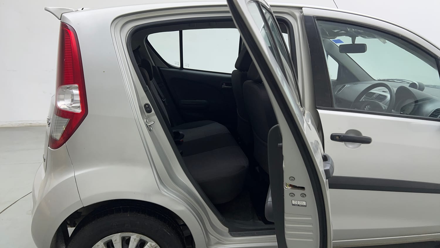 Used 2015 Maruti Suzuki Ritz Vxi BS-IV Petrol Manual interior RIGHT SIDE REAR DOOR CABIN VIEW