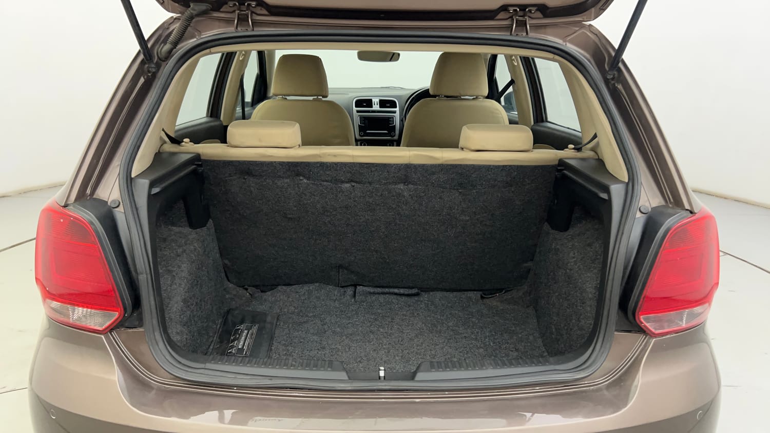 Used 2016 Volkswagen Polo Highline1.5L (D) Diesel Manual interior DICKY INSIDE VIEW