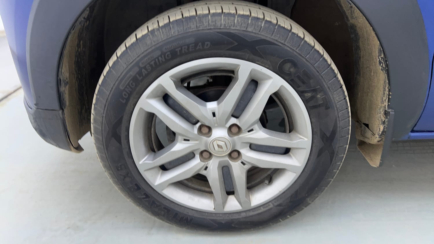 Used 2020 Renault Triber RXZ EASY-R AMT Petrol Automatic tyres LEFT FRONT TYRE RIM VIEW