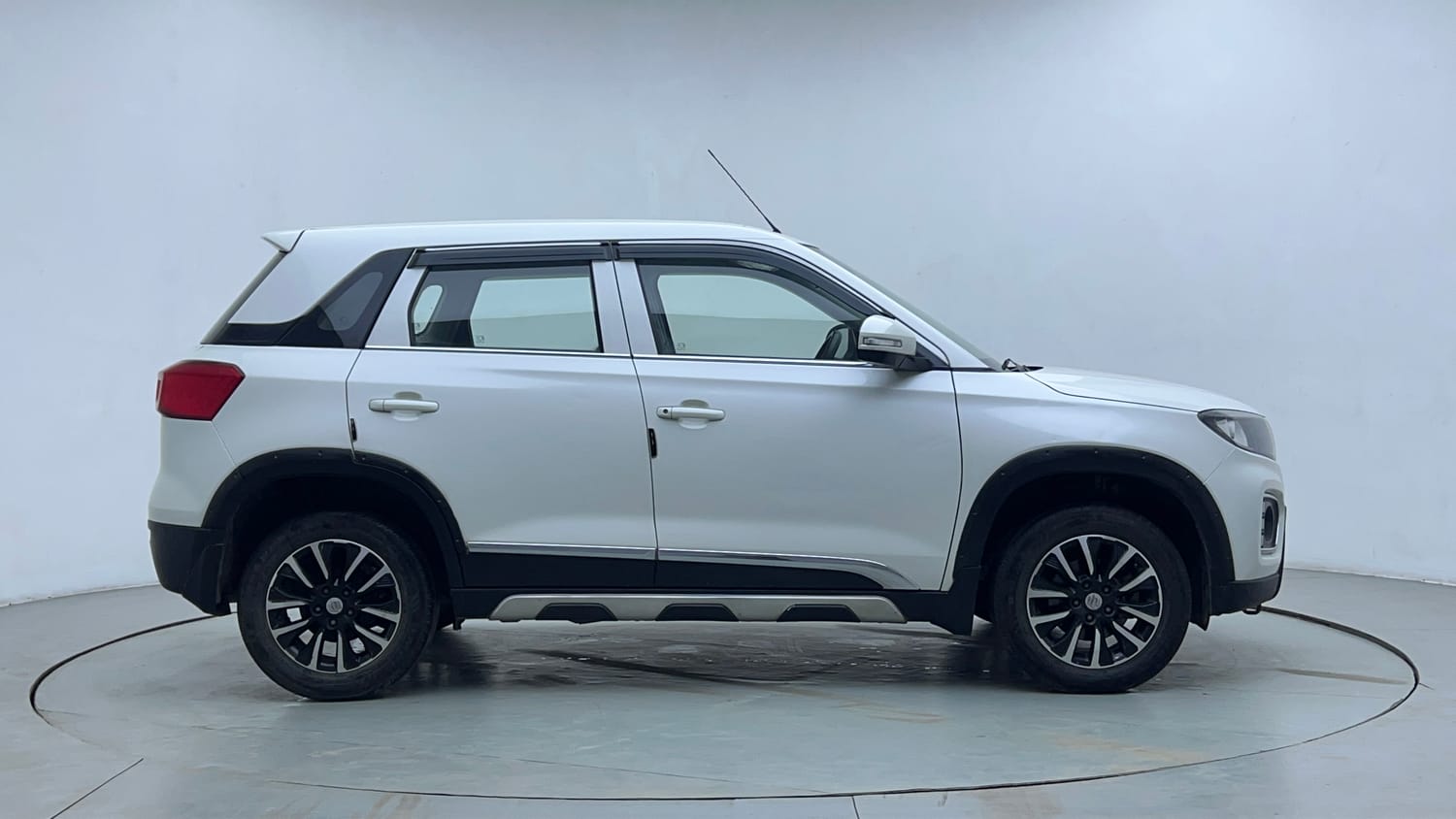 Used 2021 maruti-suzuki Vitara Brezza LXi Petrol Manual exterior RIGHT SIDE VIEW