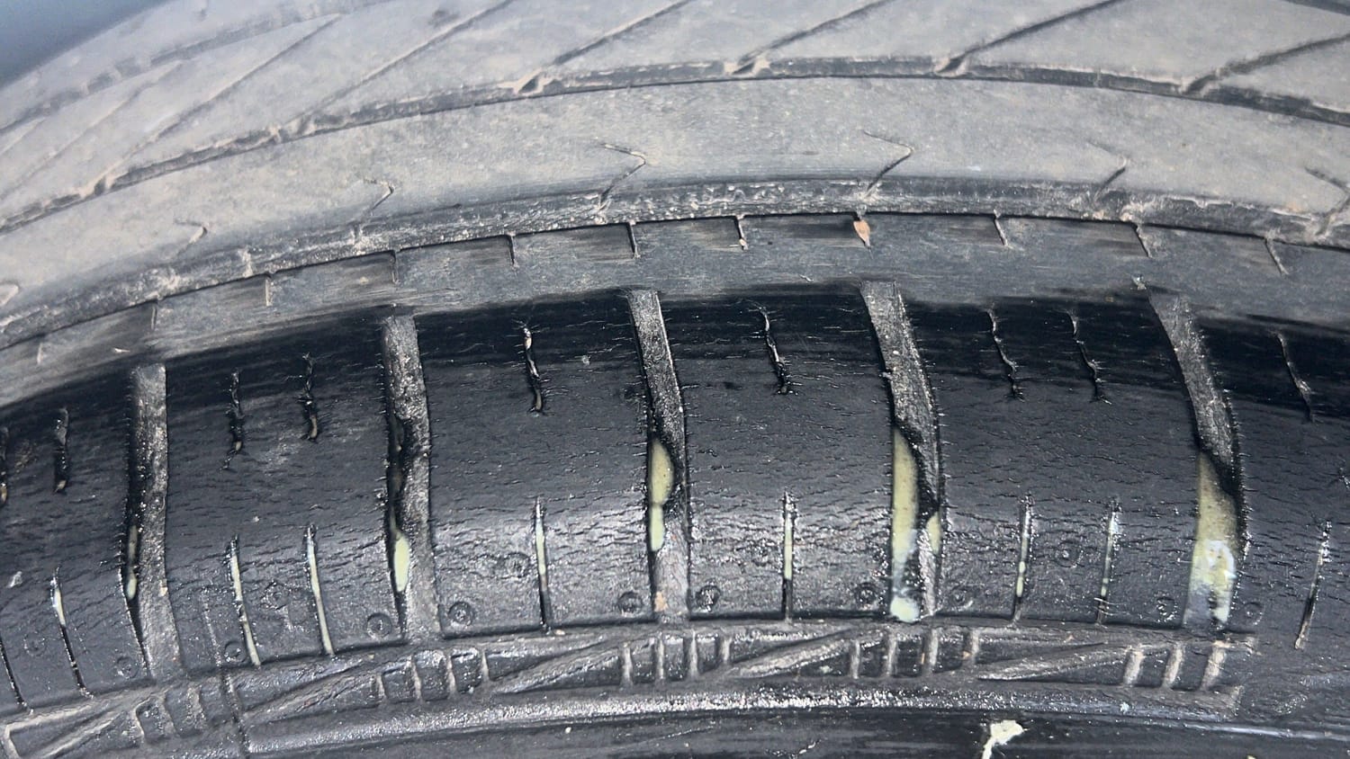 Used 2022 Volkswagen Polo Trendline 1.0L MPI Petrol Manual tyres RIGHT REAR TYRE TREAD VIEW