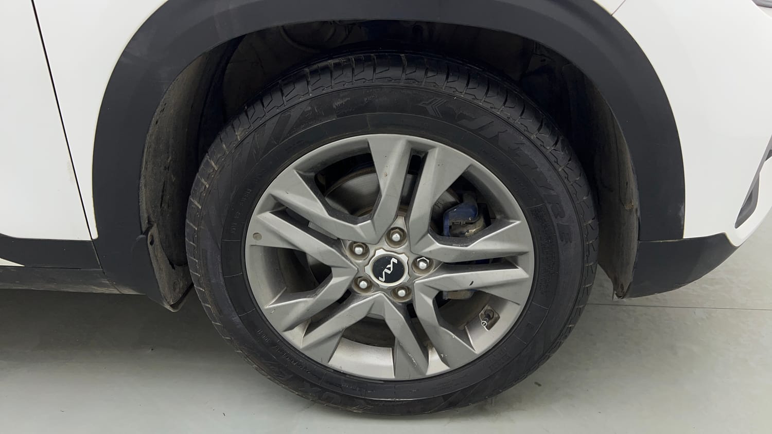 Used 2023 Kia Seltos HTX 1.5 Petrol Manual tyres RIGHT FRONT TYRE RIM VIEW