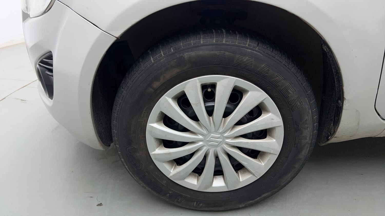 Used 2015 Maruti Suzuki Ritz Vxi BS-IV Petrol Manual tyres LEFT FRONT TYRE RIM VIEW