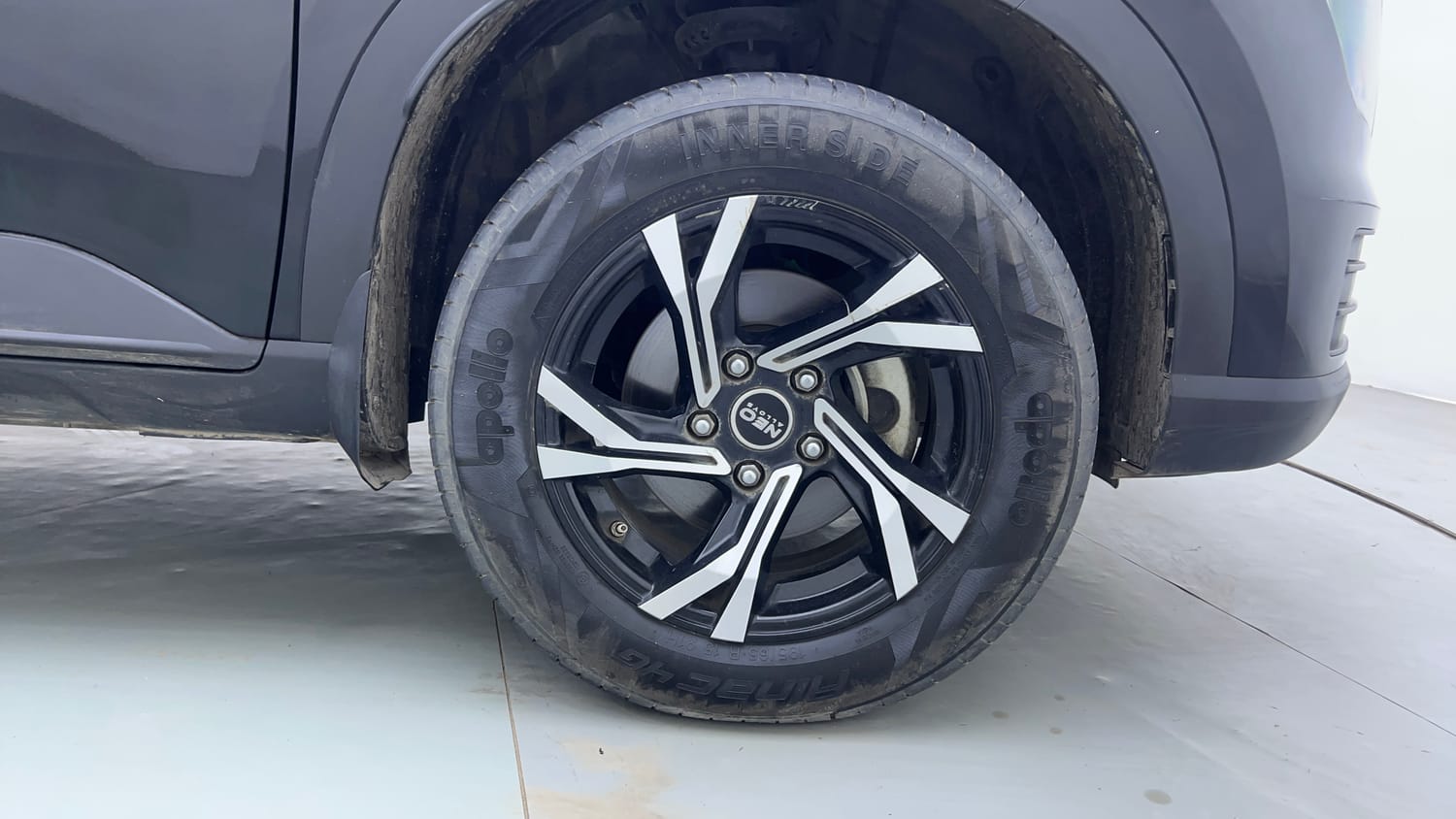 Used 2025 Hyundai Venue S Plus 1.2 Petrol MT Petrol Manual tyres RIGHT FRONT TYRE RIM VIEW