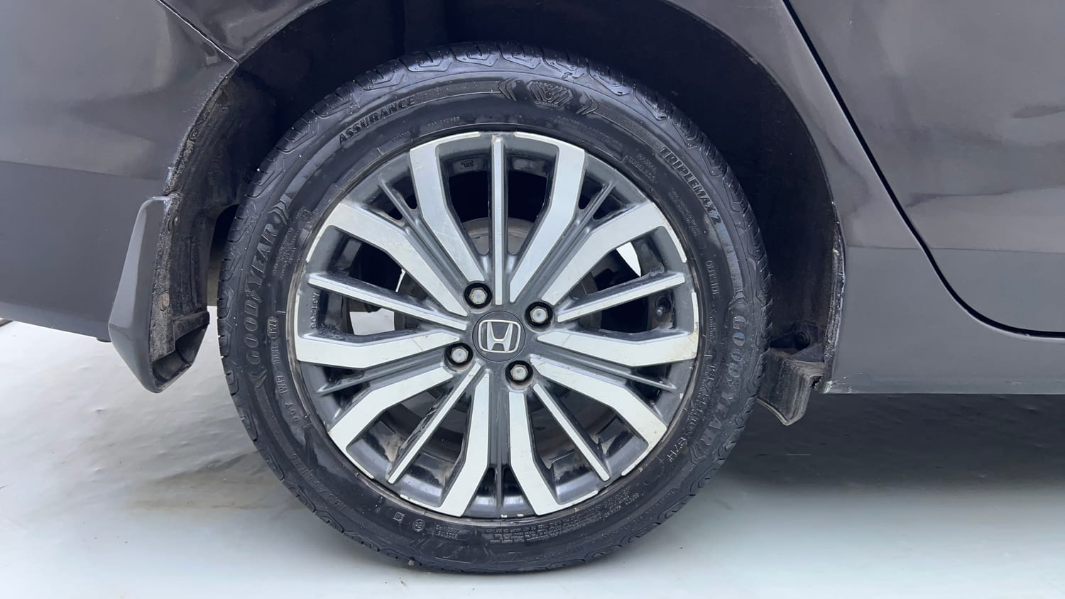 Used 2017 Honda City ZX CVT Petrol Petrol Automatic tyres RIGHT REAR TYRE RIM VIEW