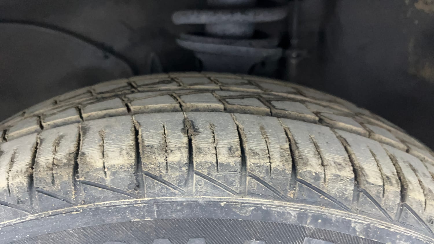 Used 2020 Maruti Suzuki Alto 800 LXi Petrol Manual tyres LEFT FRONT TYRE TREAD VIEW