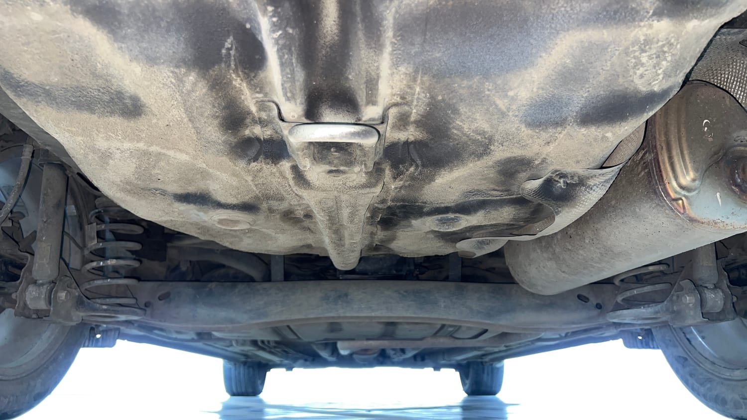Used 2023 Hyundai Verna SX (O) 1.5 Petrol IVT Petrol Automatic extra REAR UNDERBODY VIEW (TAKEN FROM REAR)