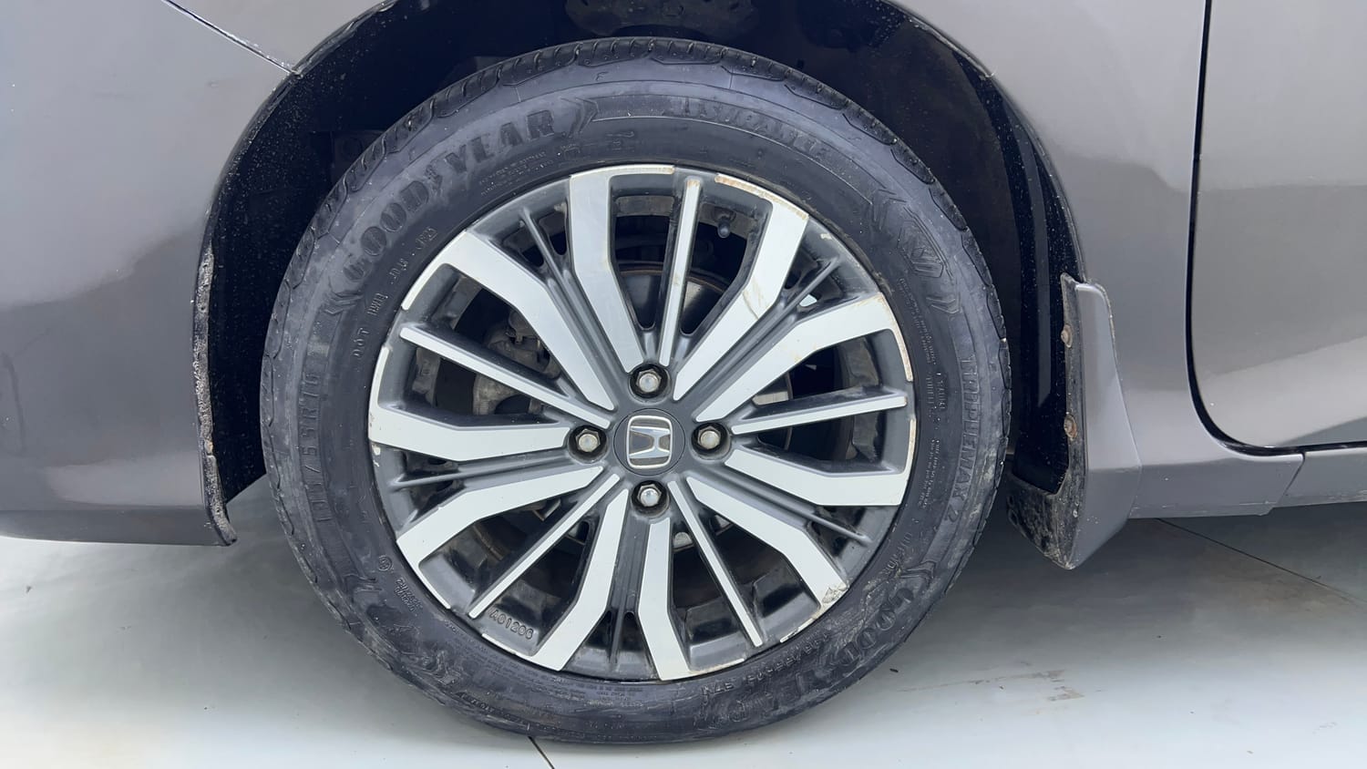 Used 2017 Honda City ZX CVT Petrol Petrol Automatic tyres LEFT FRONT TYRE RIM VIEW