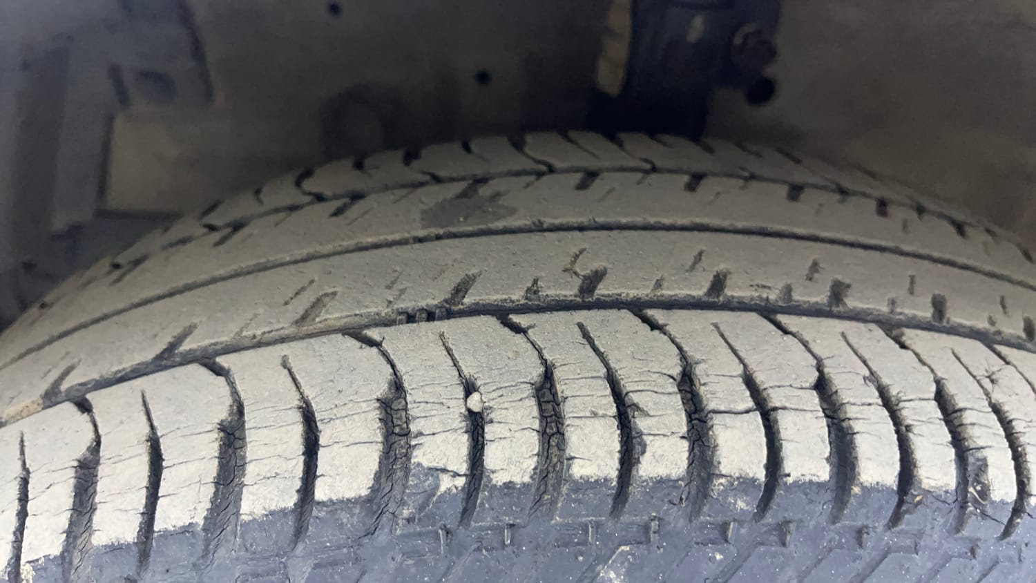 Used 2014 Maruti Suzuki Swift Dzire VXI Petrol Manual tyres LEFT FRONT TYRE TREAD VIEW