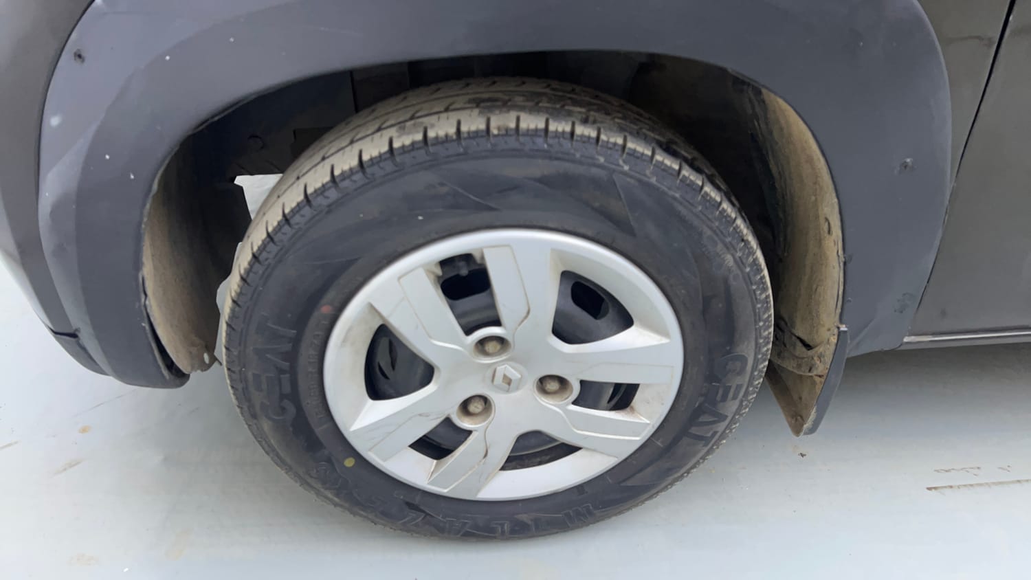 Used 2017 Renault Kwid RXL Petrol Manual tyres LEFT FRONT TYRE RIM VIEW